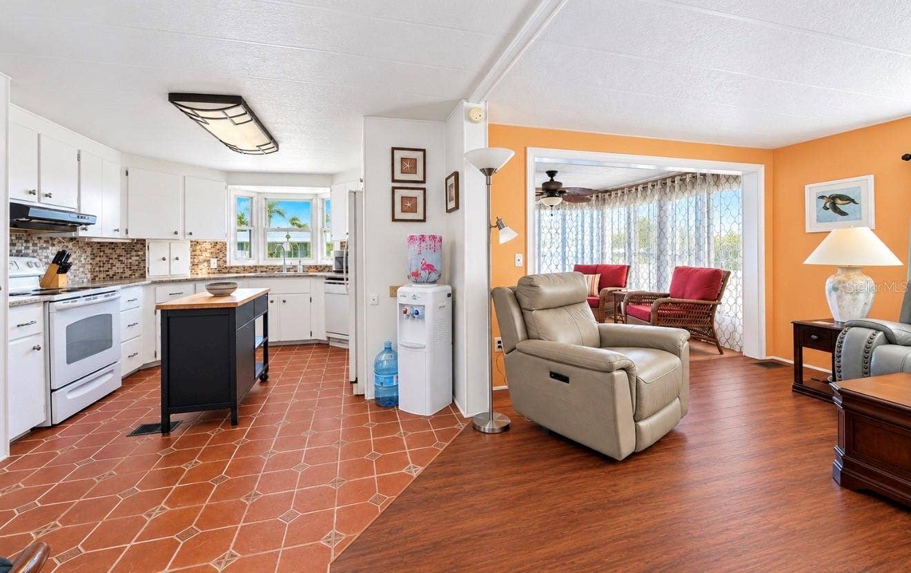 1100 BELCHER ROAD S, #350, Largo, FL 33771 Kitchen and Florida room