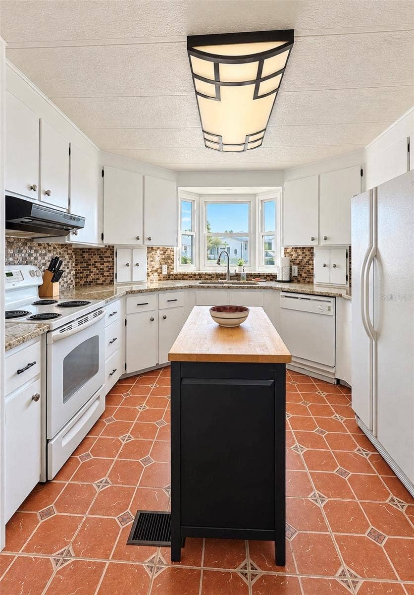 1100 BELCHER ROAD S, #350, Largo, FL 33771 Kitchen with island