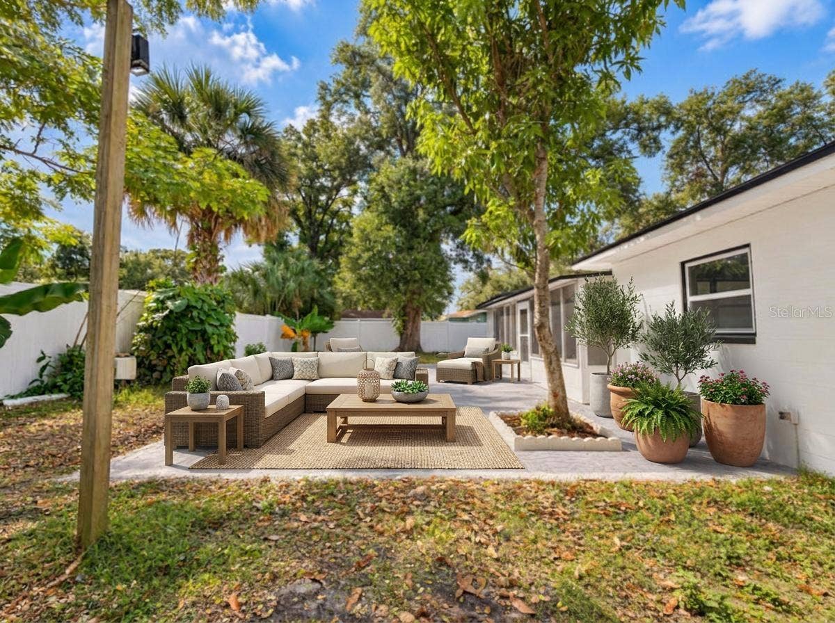 1112 W HIAWATHA STREET, Tampa, FL 33604 Ai Staging
