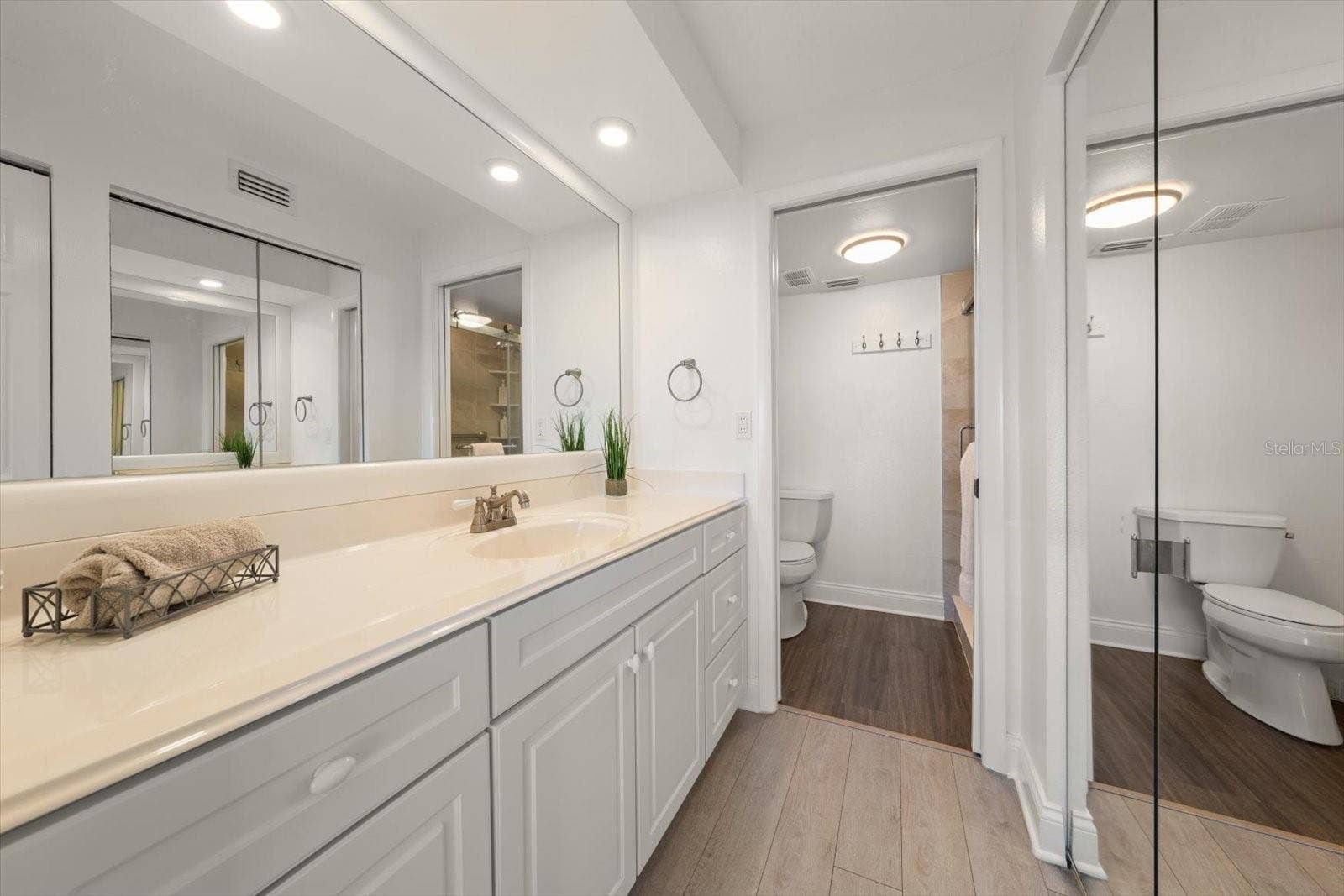 2700 BAYSHORE BOULEVARD, #11404, Dunedin, FL 34698 Primary suite bathroom