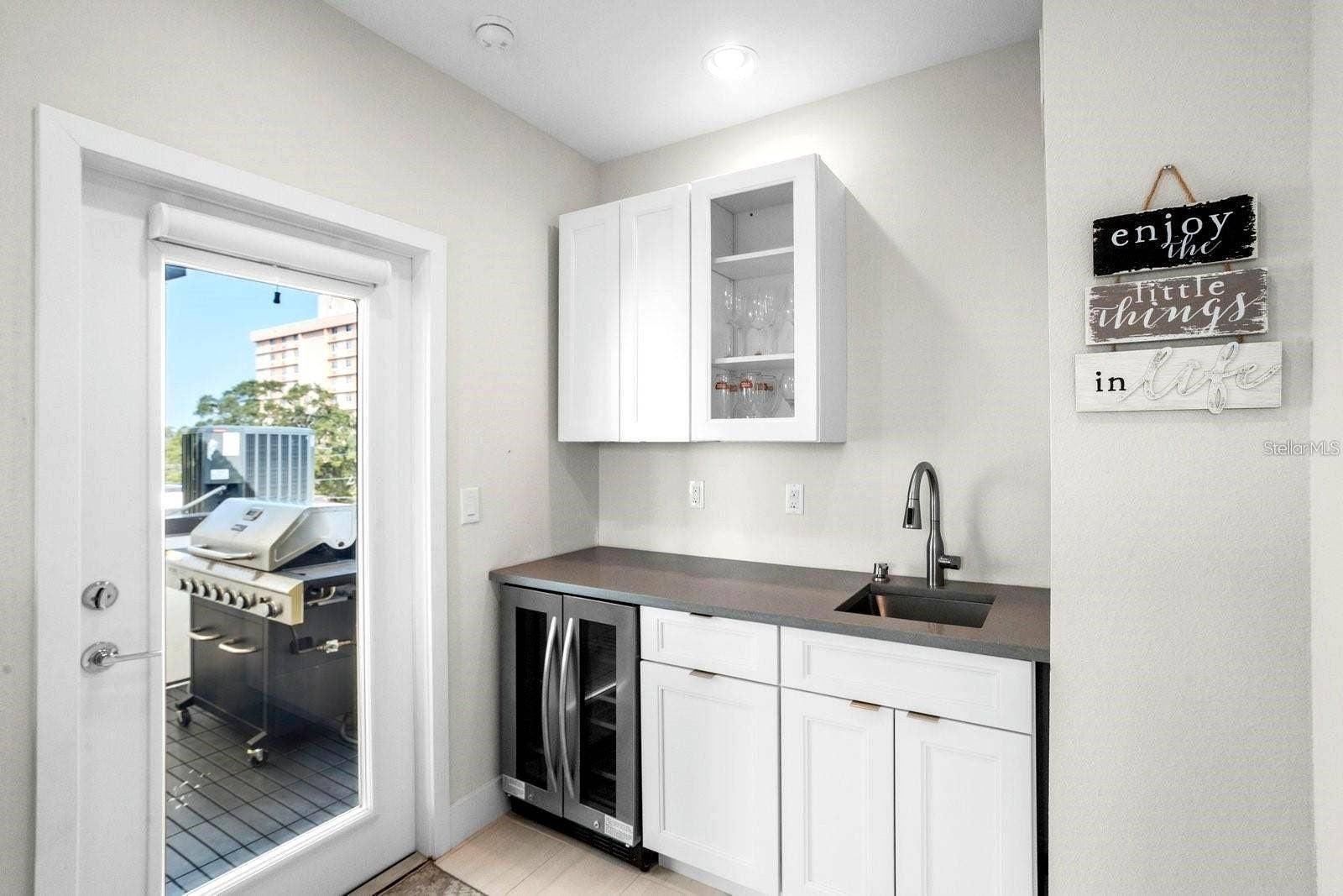 915 ARLINGTON AVENUE N, St Petersburg, FL 33705 Rooftop Wet Bar- great for entertaining