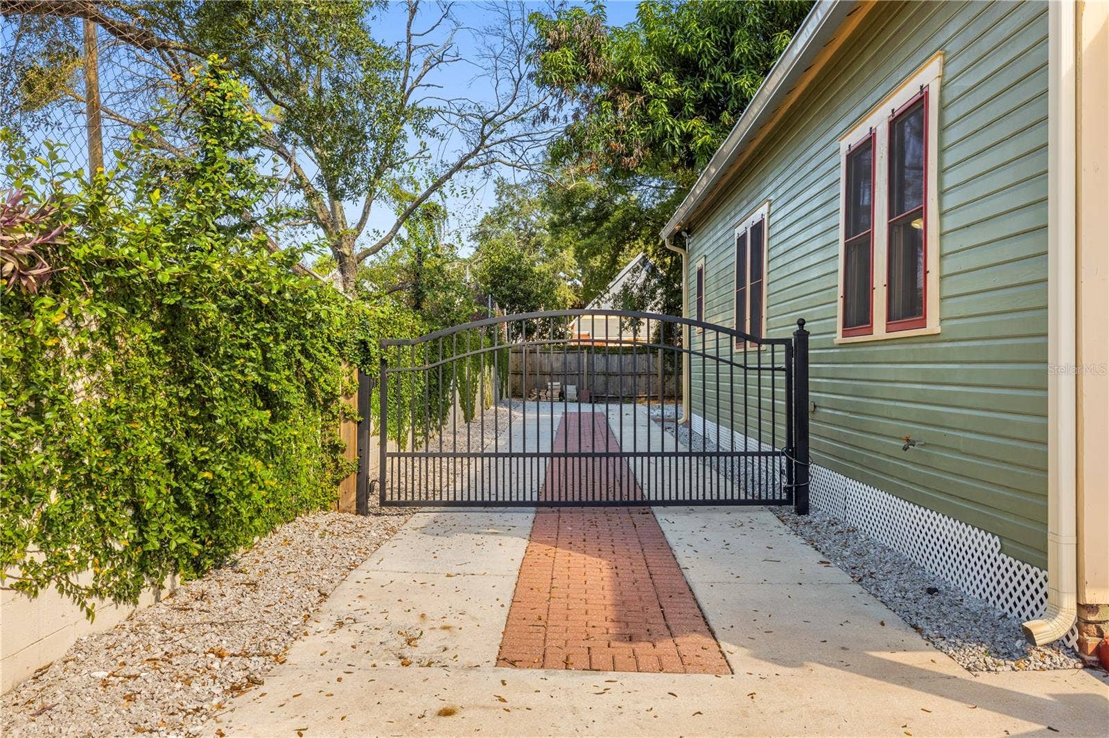 2308 E 4TH AVENUE, Tampa, FL 33605 2308 E 4TH AVENUE, Tampa, FL 33605