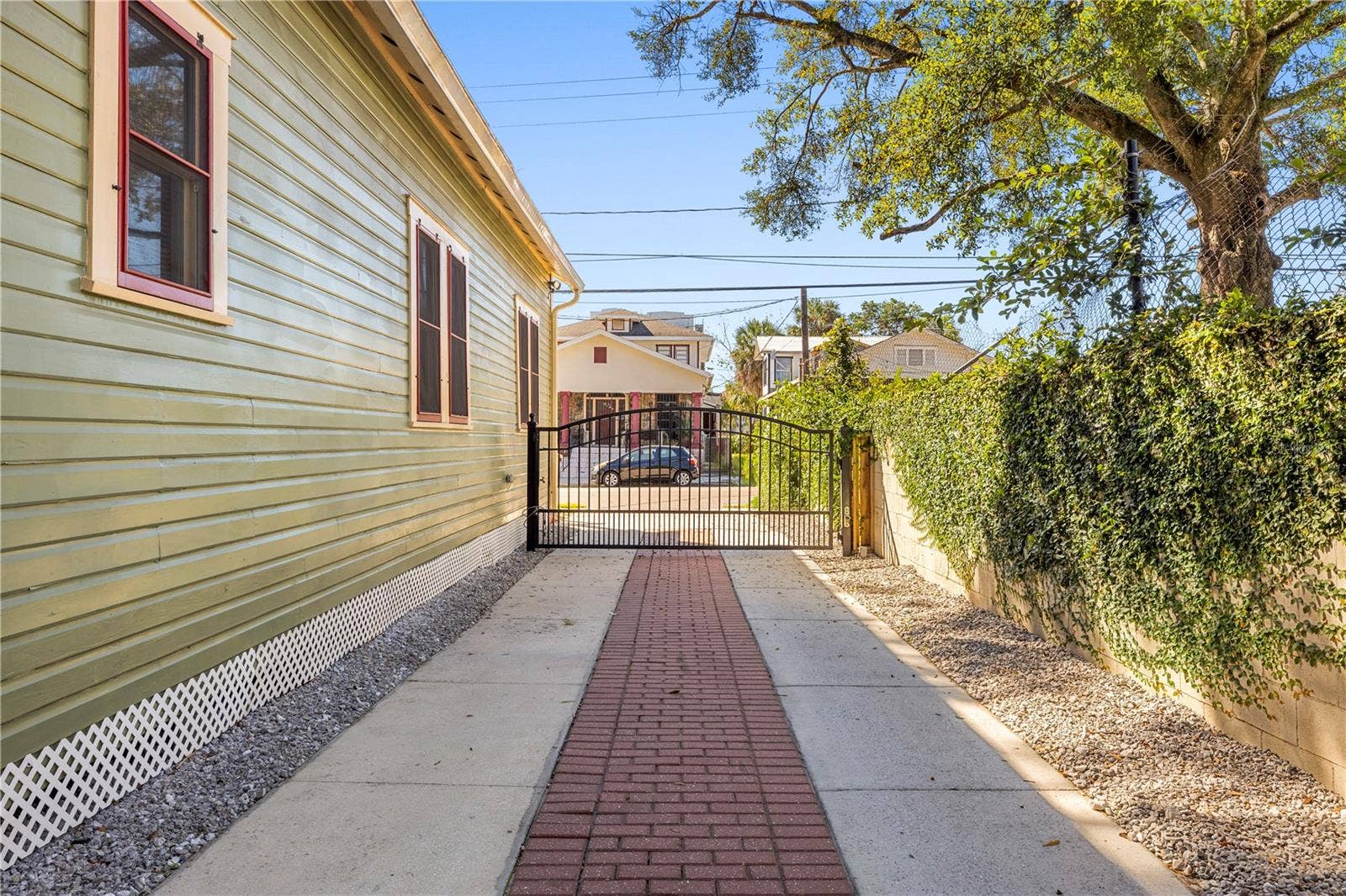 2308 E 4TH AVENUE, Tampa, FL 33605 2308 E 4TH AVENUE, Tampa, FL 33605