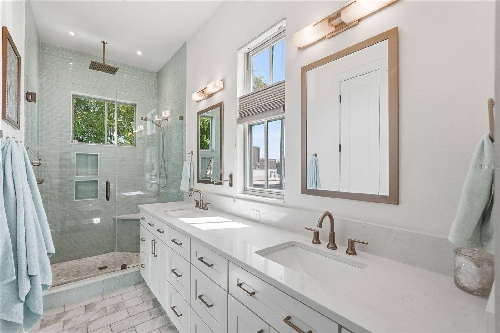 Ensuite Bath to Primary Bedroom