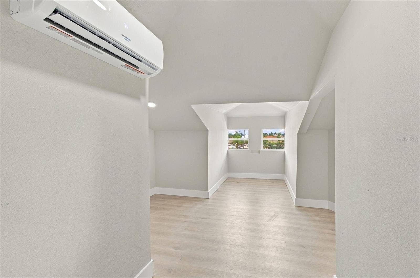 5426 VENETIAN BOULEVARD NE, St Petersburg, FL 33703 5426 VENETIAN BOULEVARD NE, St Petersburg, FL 33703