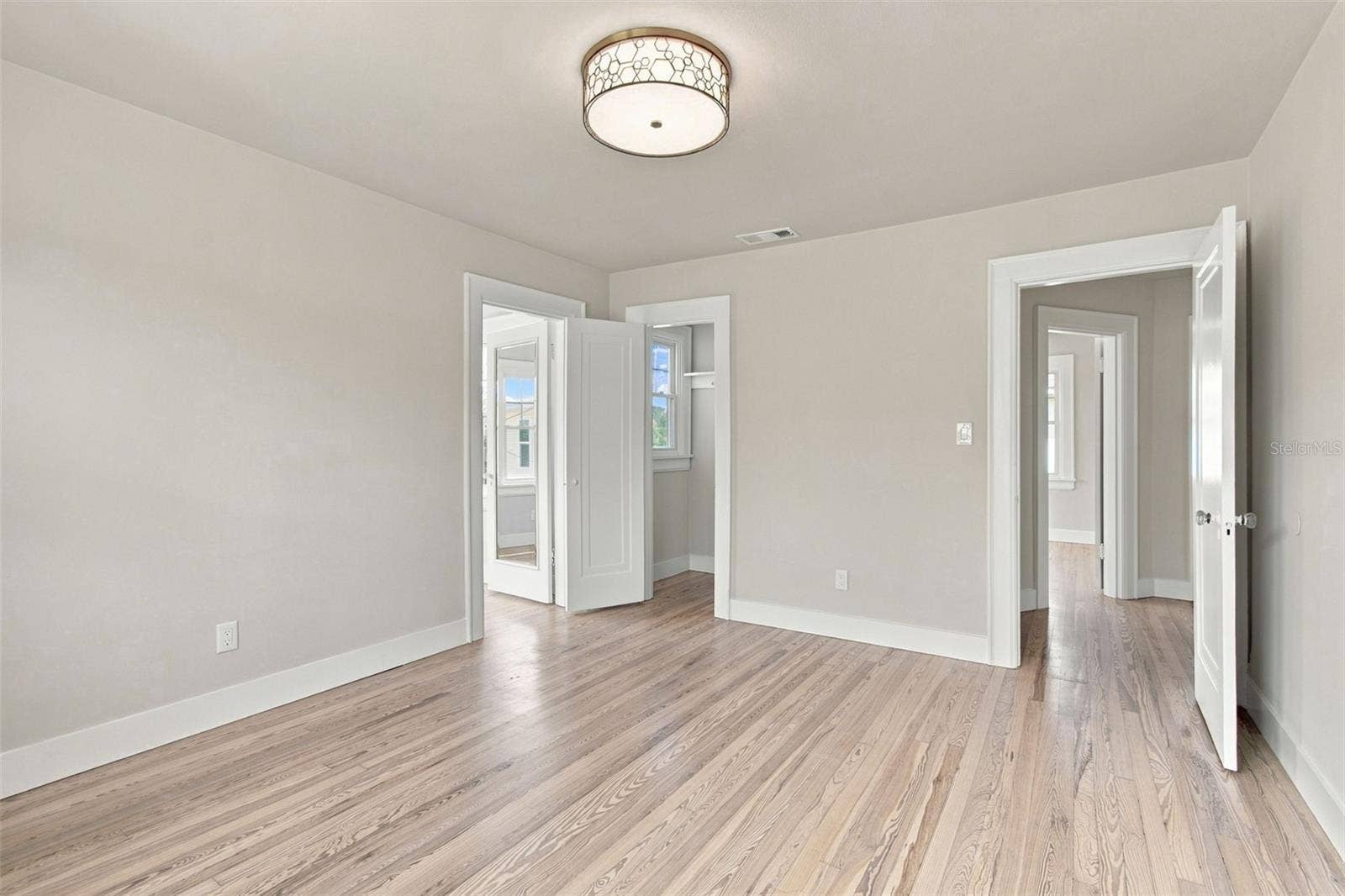 5426 VENETIAN BOULEVARD NE, St Petersburg, FL 33703 5426 VENETIAN BOULEVARD NE, St Petersburg, FL 33703