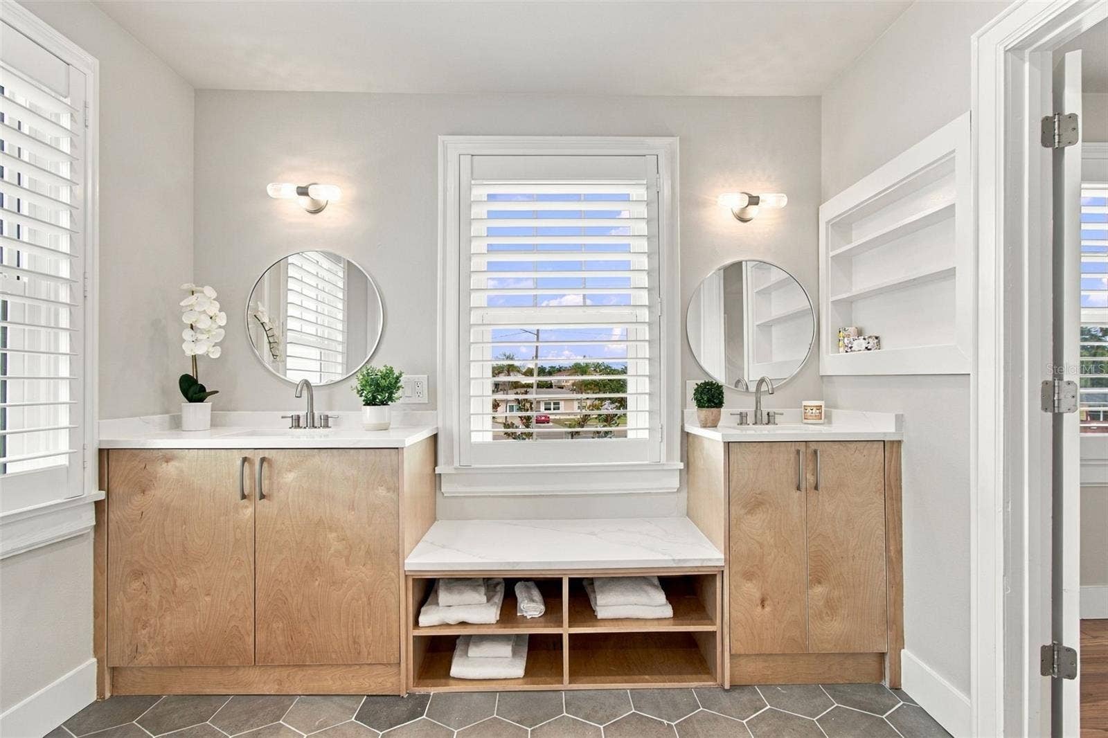 5426 VENETIAN BOULEVARD NE, St Petersburg, FL 33703 5426 VENETIAN BOULEVARD NE, St Petersburg, FL 33703