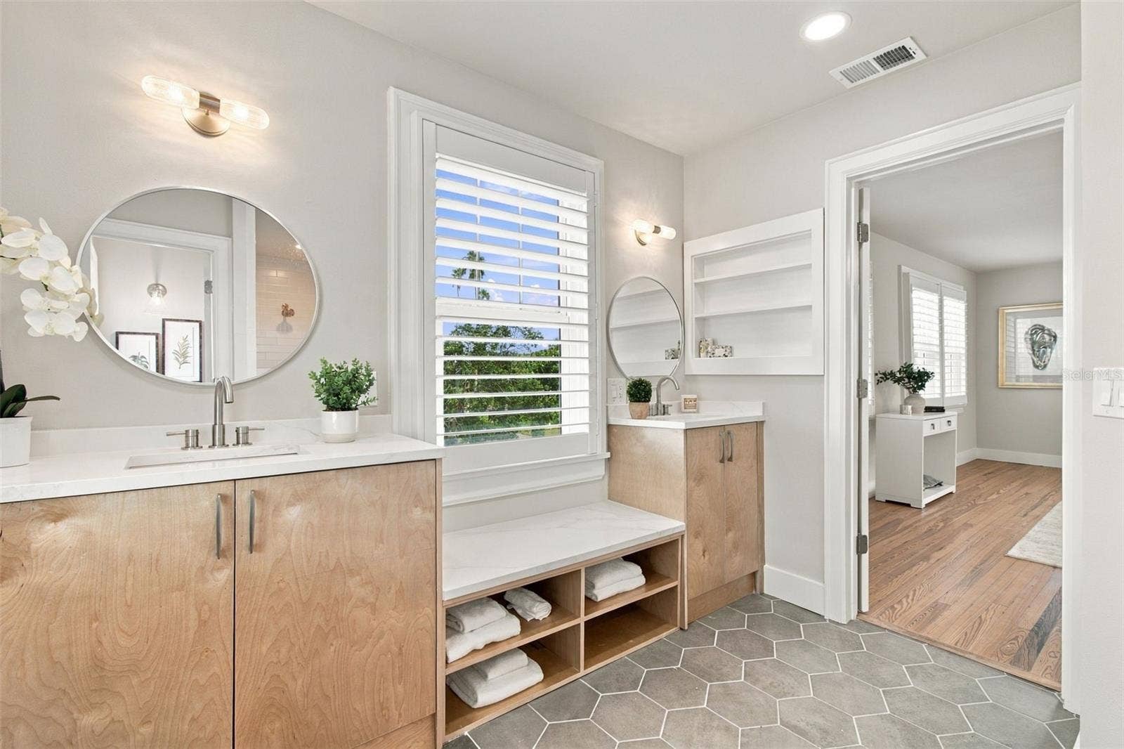 5426 VENETIAN BOULEVARD NE, St Petersburg, FL 33703 5426 VENETIAN BOULEVARD NE, St Petersburg, FL 33703