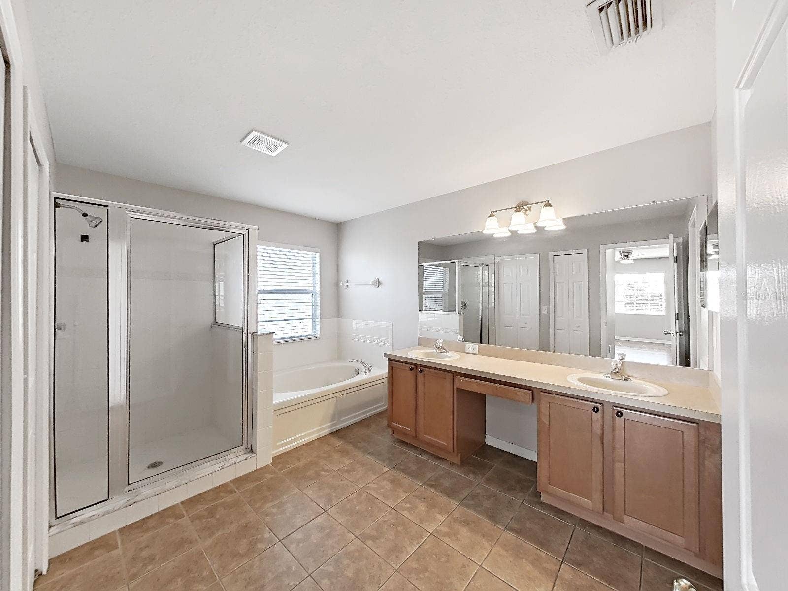 8427 CARRIAGE POINTE DRIVE, Gibsonton, FL 33534 master bath