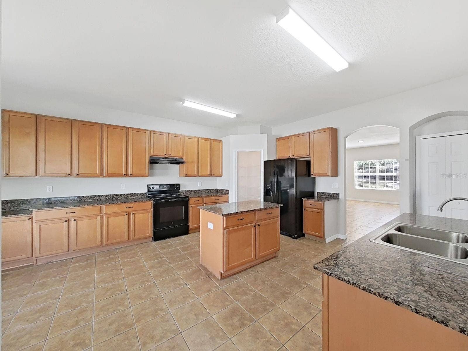 8427 CARRIAGE POINTE DRIVE, Gibsonton, FL 33534 kitchen