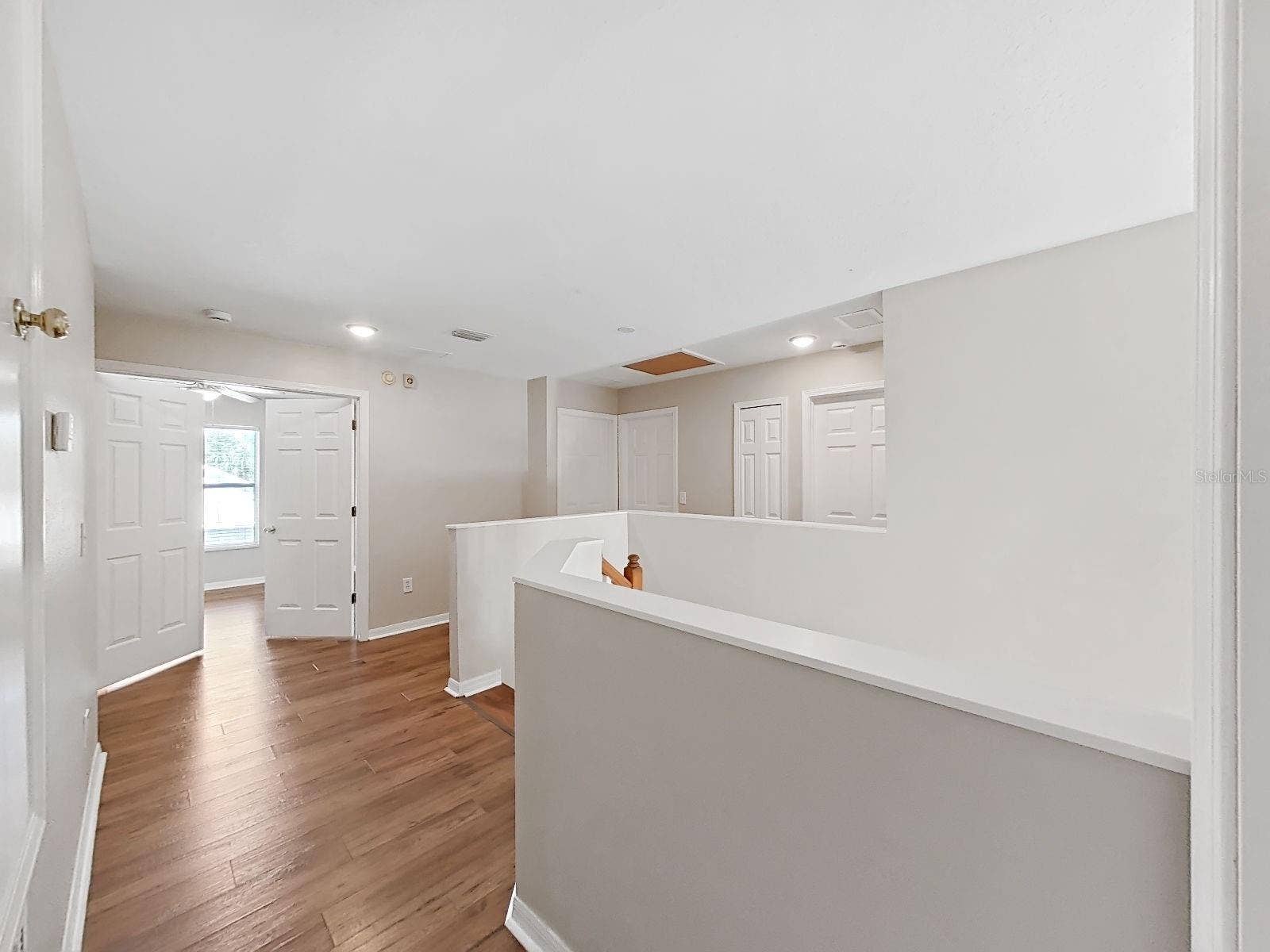 8427 CARRIAGE POINTE DRIVE, Gibsonton, FL 33534 upstair hallway