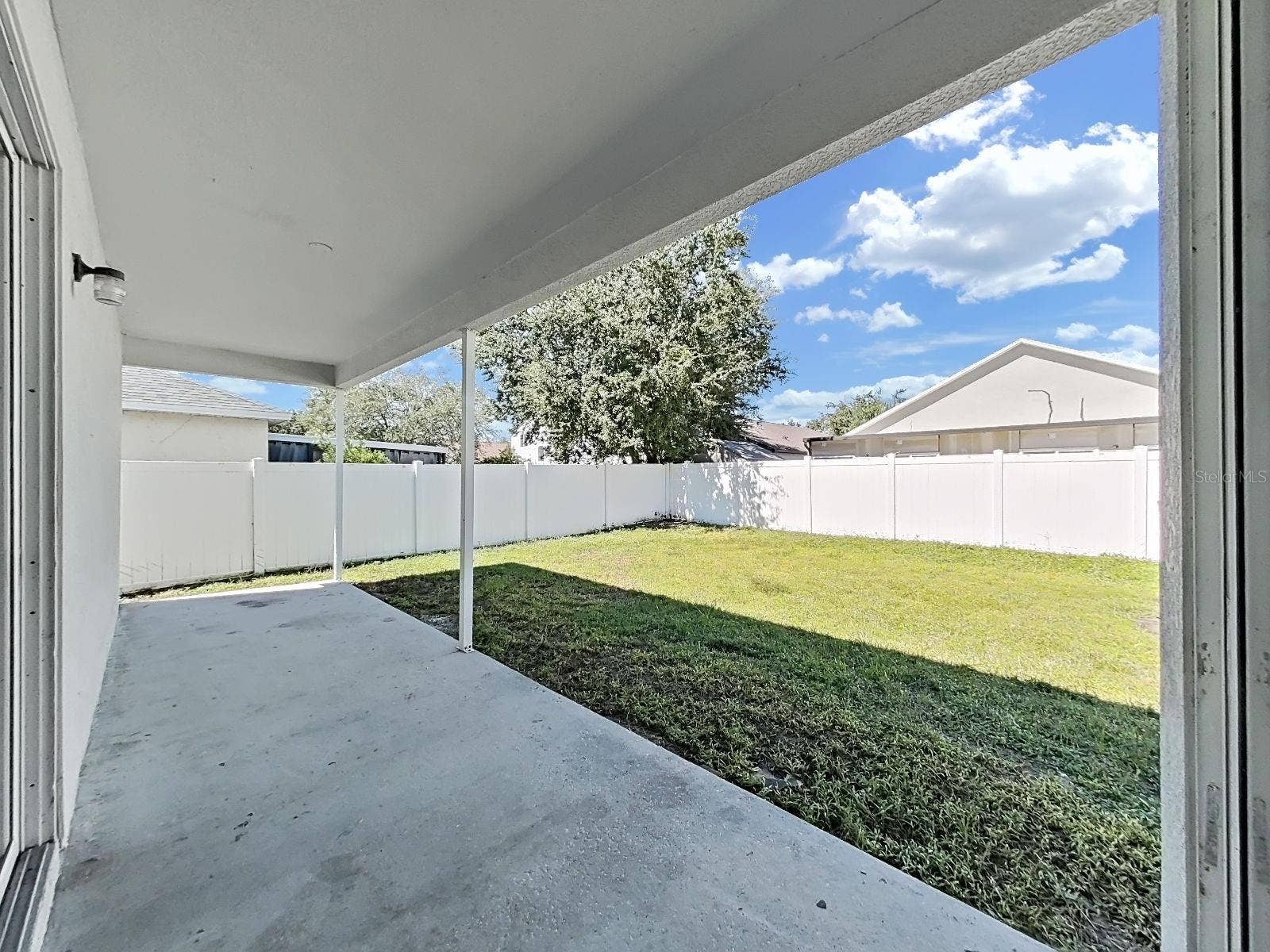 8427 CARRIAGE POINTE DRIVE, Gibsonton, FL 33534 patio