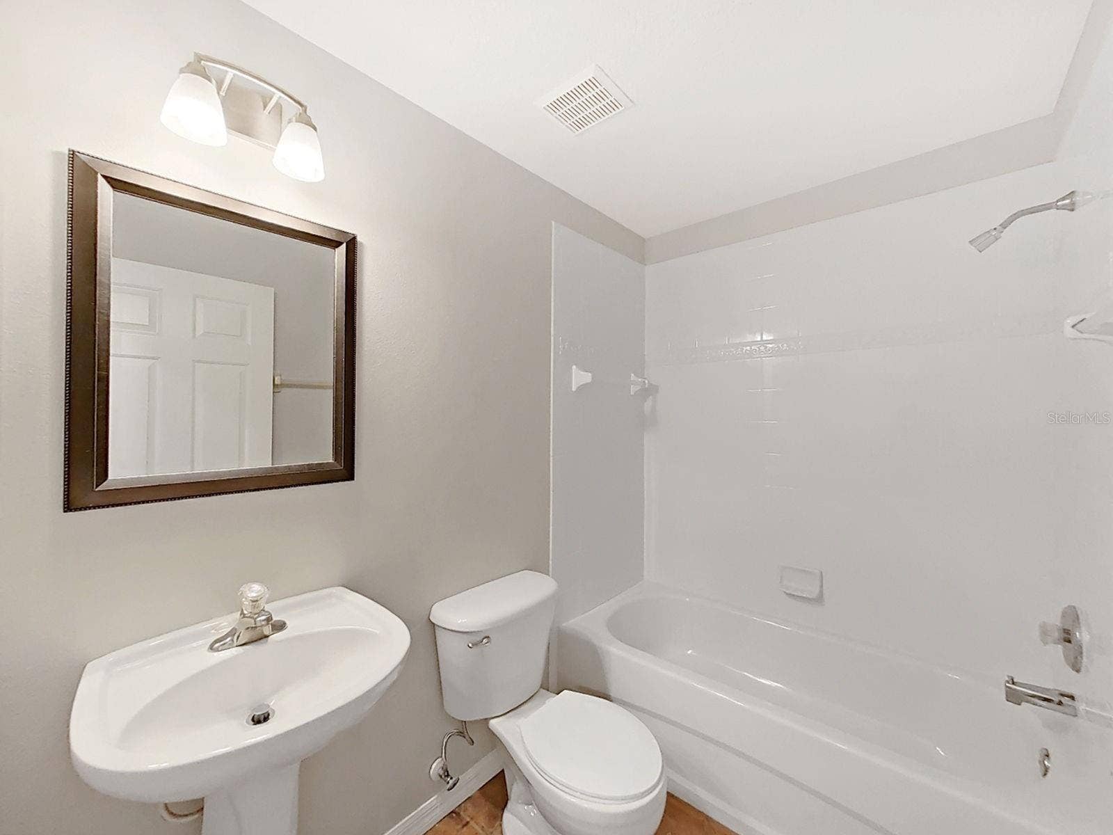 8427 CARRIAGE POINTE DRIVE, Gibsonton, FL 33534 bath 2