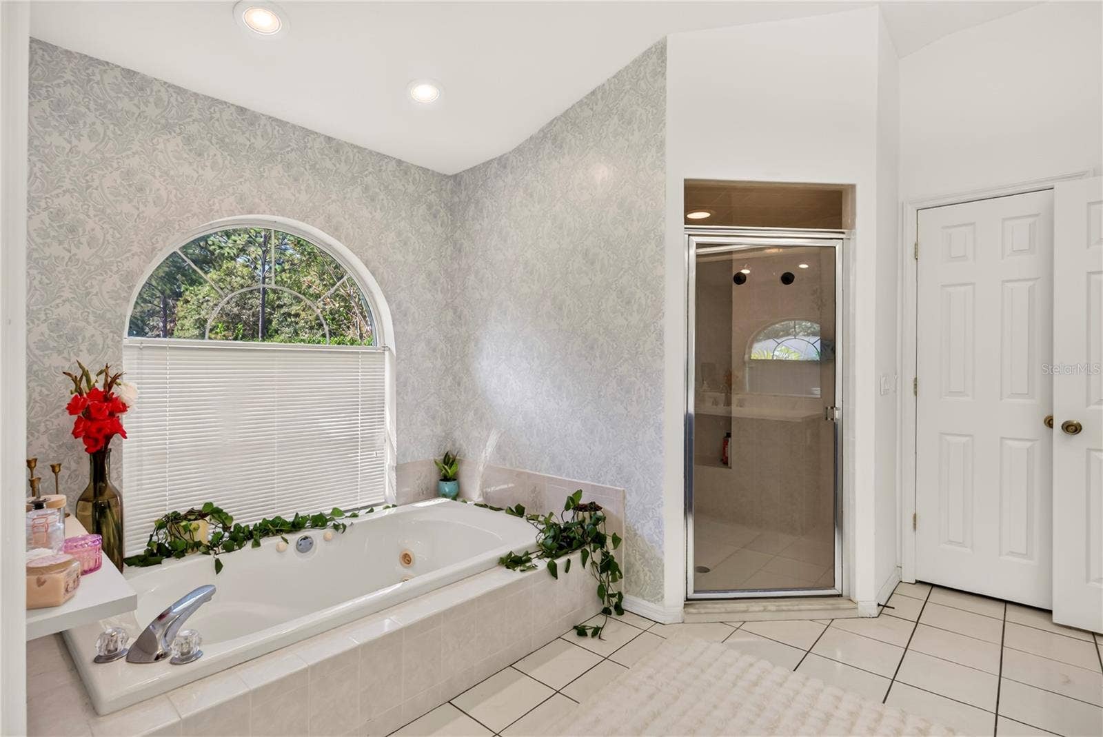 Primary Bathroom Tub & Shower