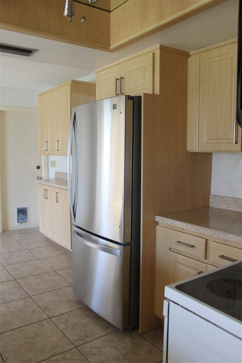 9510 45TH STREET N, Pinellas Park, FL 33782 Kitchen