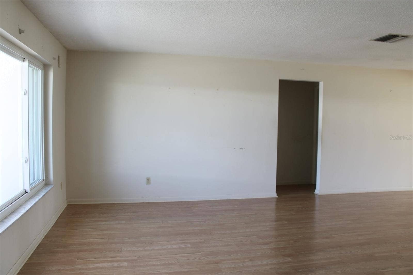 9510 45TH STREET N, Pinellas Park, FL 33782 Living Rm