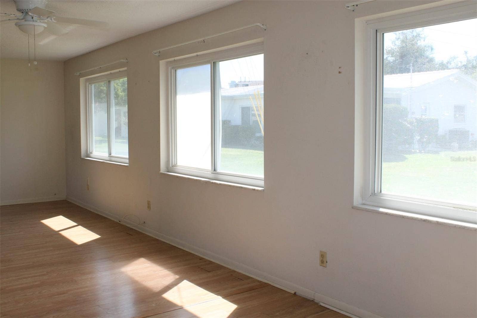9510 45TH STREET N, Pinellas Park, FL 33782 Florida Rm