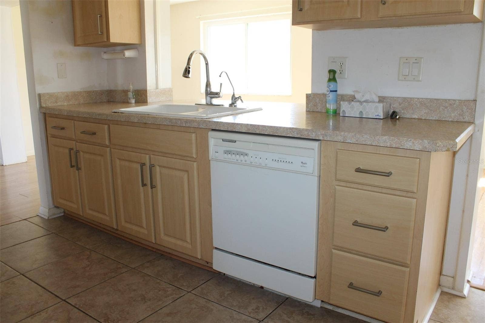 9510 45TH STREET N, Pinellas Park, FL 33782 Kitchen