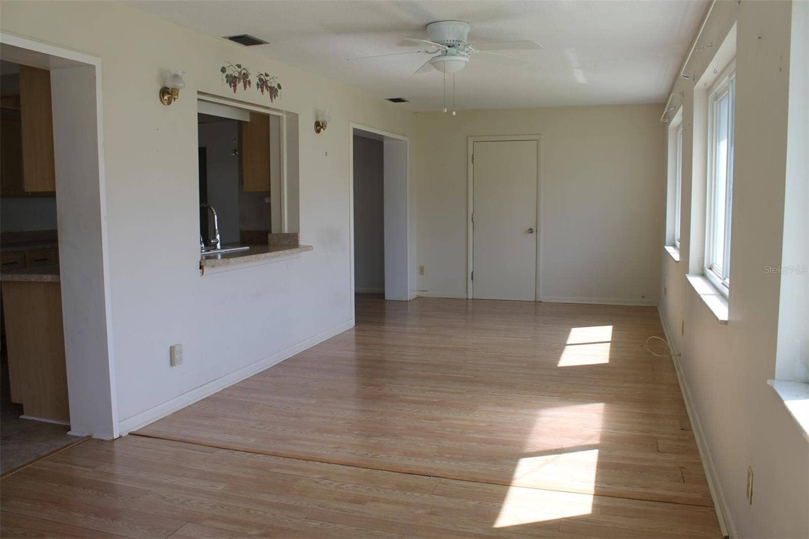 9510 45TH STREET N, Pinellas Park, FL 33782 Florida Rm