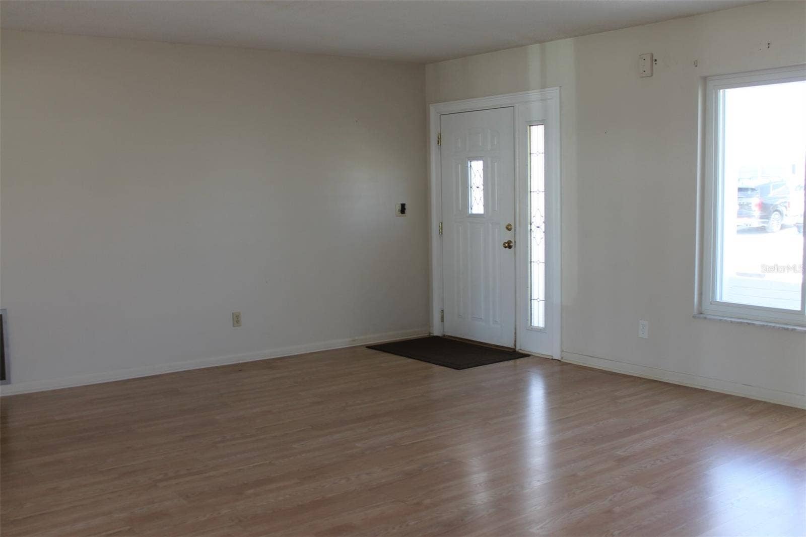 9510 45TH STREET N, Pinellas Park, FL 33782 Living Rm