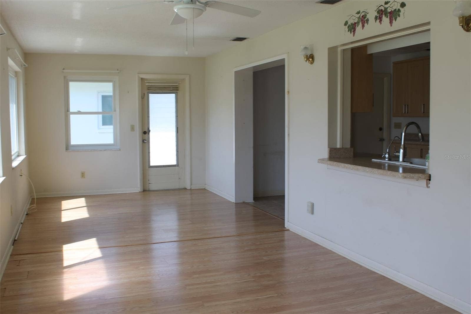 9510 45TH STREET N, Pinellas Park, FL 33782 Florida Rm