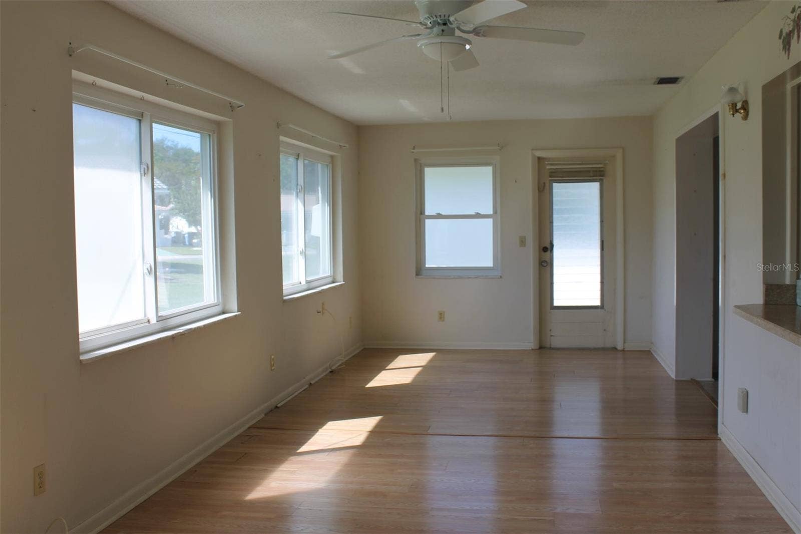 9510 45TH STREET N, Pinellas Park, FL 33782 Florida Rm