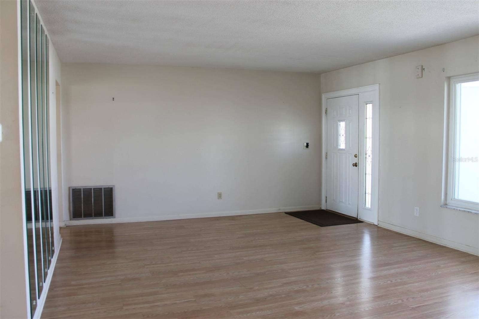 9510 45TH STREET N, Pinellas Park, FL 33782 Living Rm