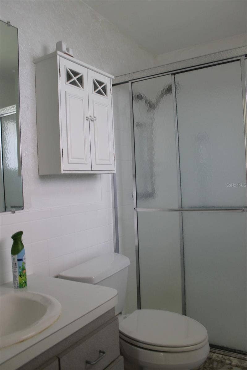 9510 45TH STREET N, Pinellas Park, FL 33782 Primary Bathroom