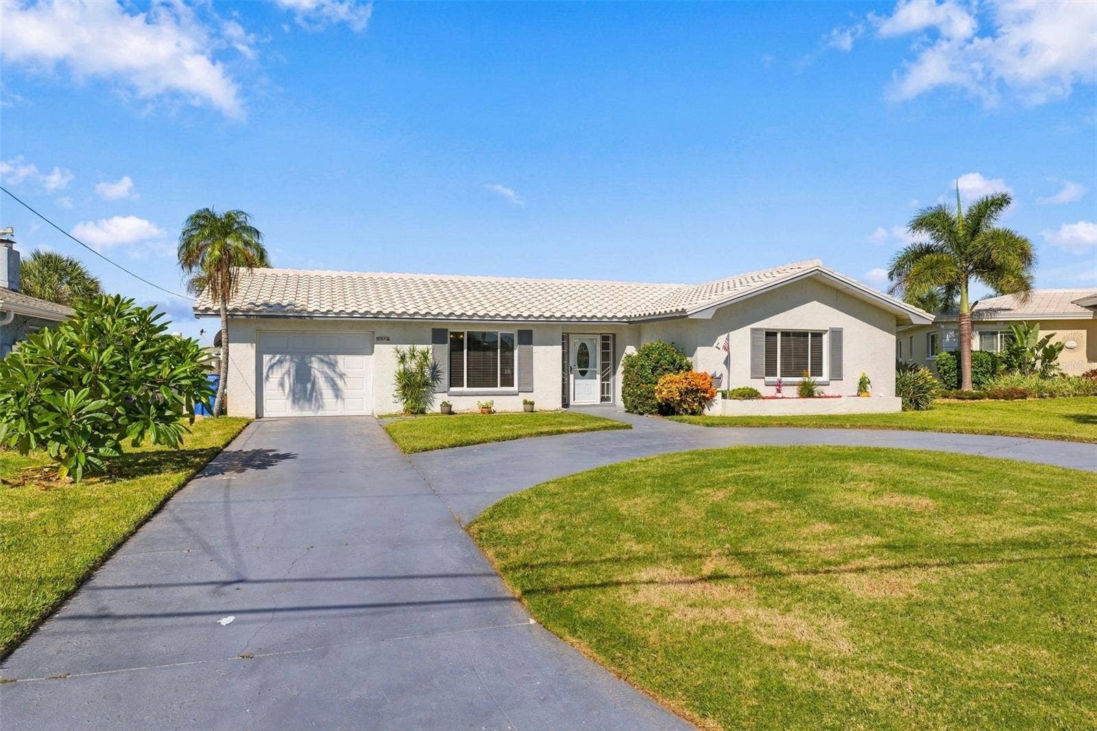 5513 BOWLINE BEND - NEW PORT RICHEY  FL 34655 - RARE FIND.  CALL AND TOUR TODAY!