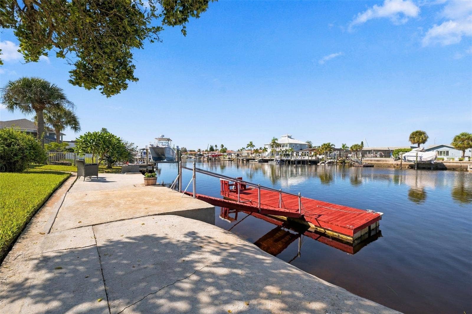 Large 25x8 floating dock.