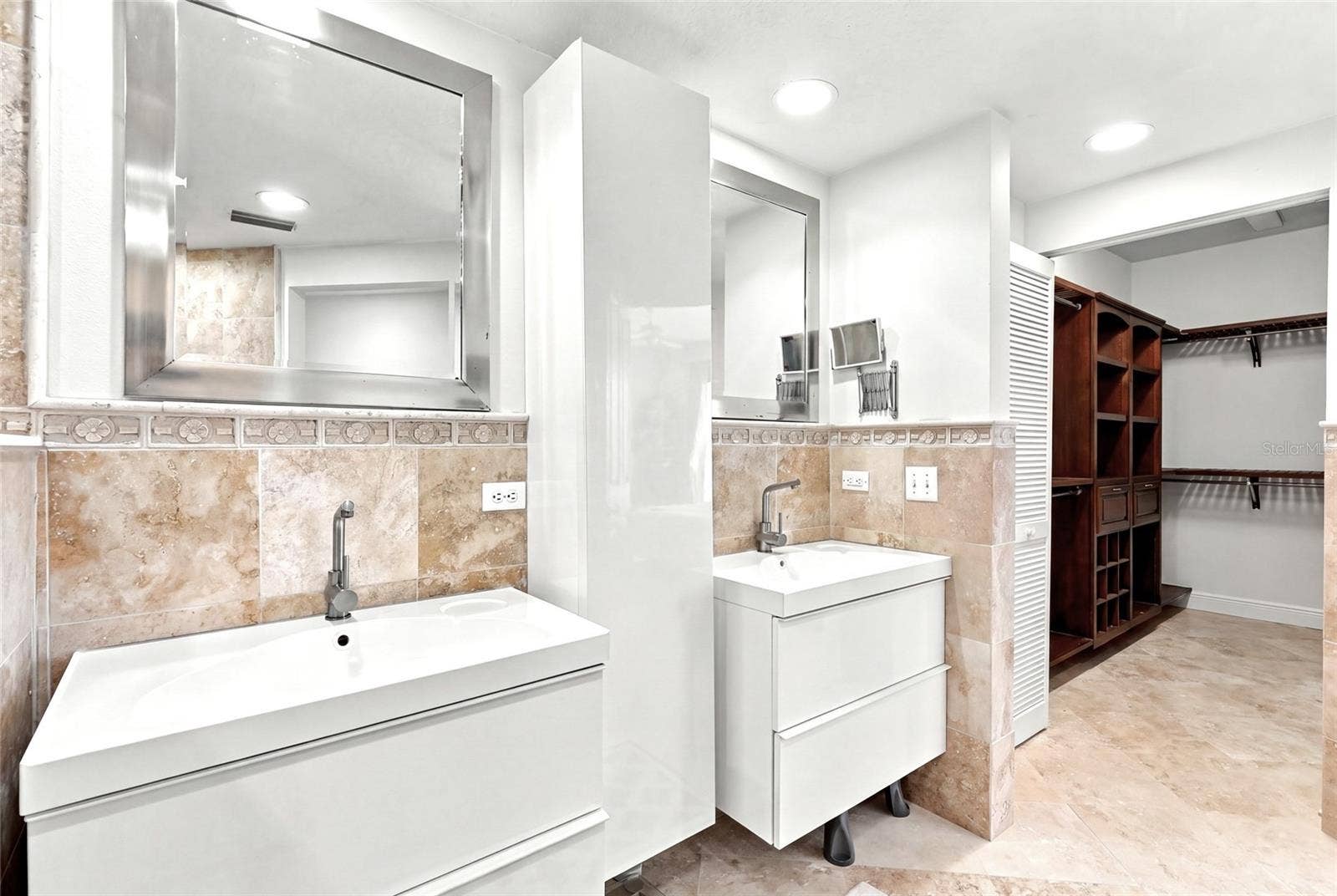 4780 DOLPHIN CAY LANE S, #102, St Petersburg, FL 33711 dual vanities