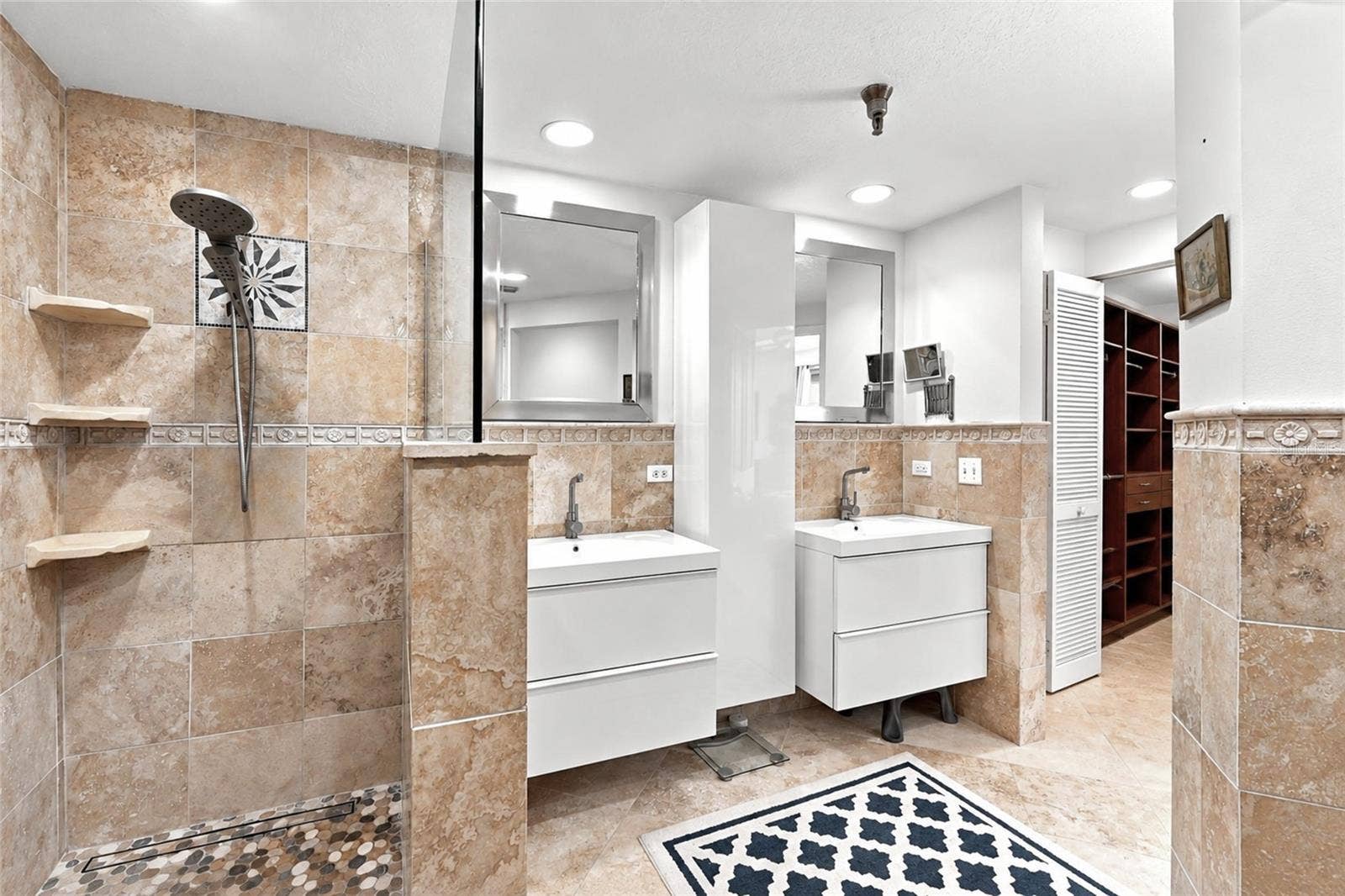4780 DOLPHIN CAY LANE S, #102, St Petersburg, FL 33711 ensuite bath