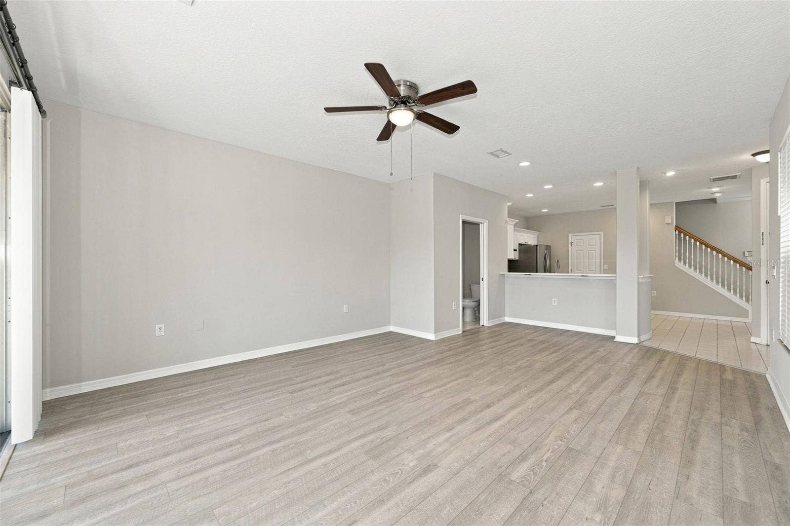 10313 WILLOW LEAF TRAIL, Tampa, FL 33625 Living Room