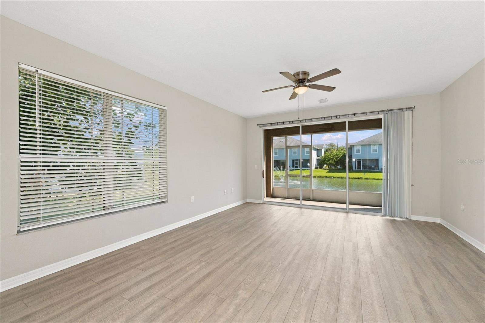 10313 WILLOW LEAF TRAIL, Tampa, FL 33625 Living Room