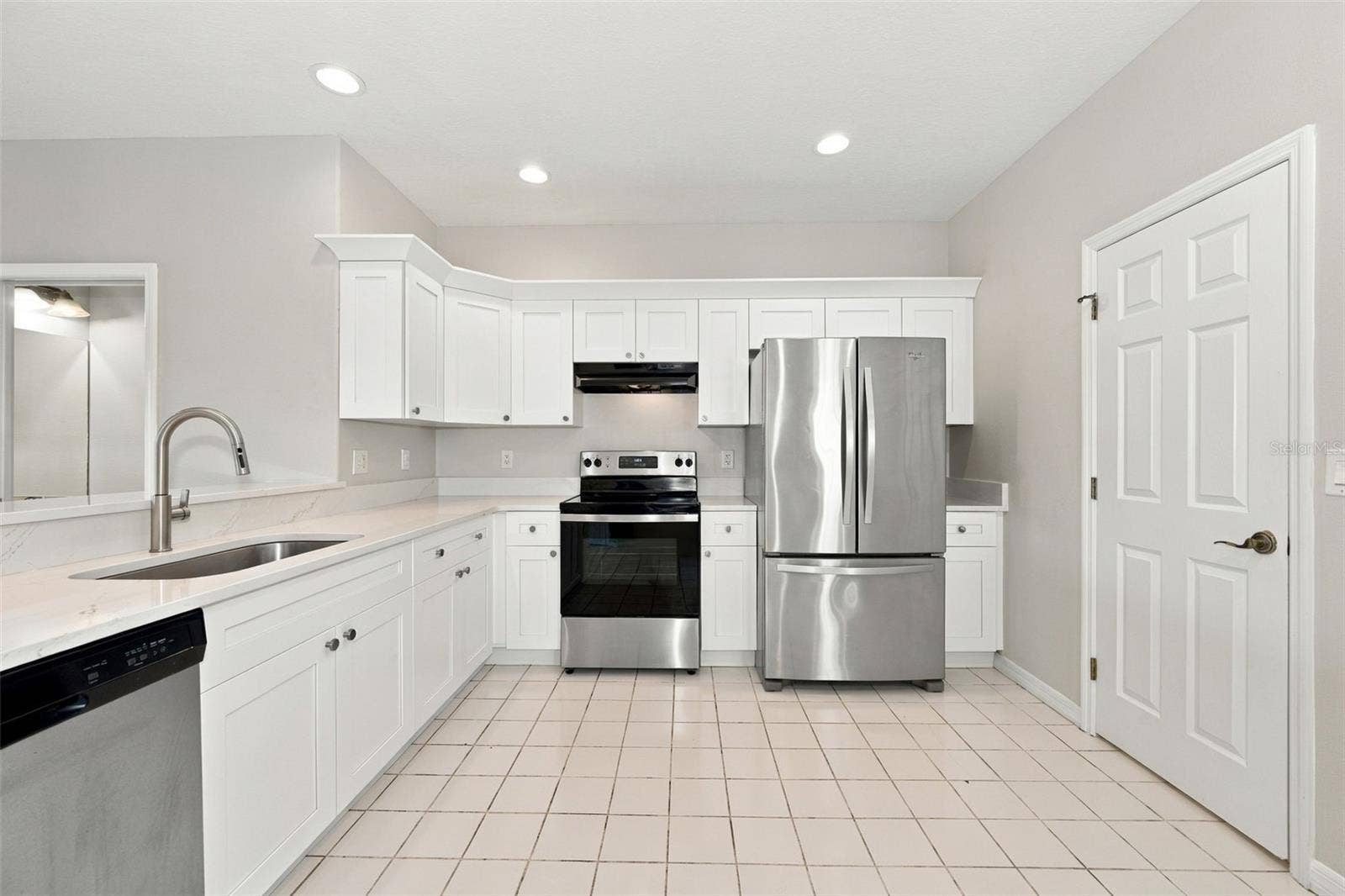 10313 WILLOW LEAF TRAIL, Tampa, FL 33625 Kitchen