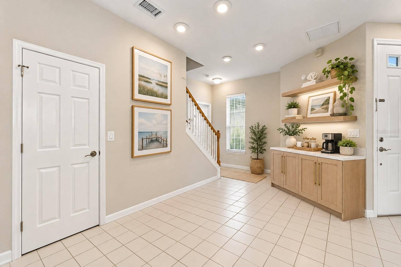 10313 WILLOW LEAF TRAIL, Tampa, FL 33625 Virtually Staged Breakfast Nook / Coffee Bar Area
