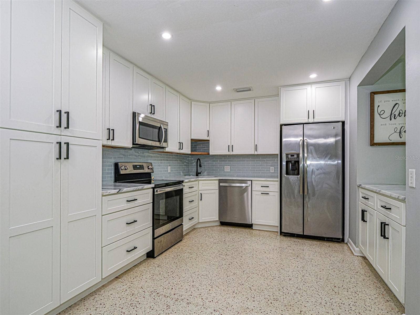 2755 6TH PLACE, Vero Beach, FL 32968 2755 6TH PLACE, Vero Beach, FL 32968