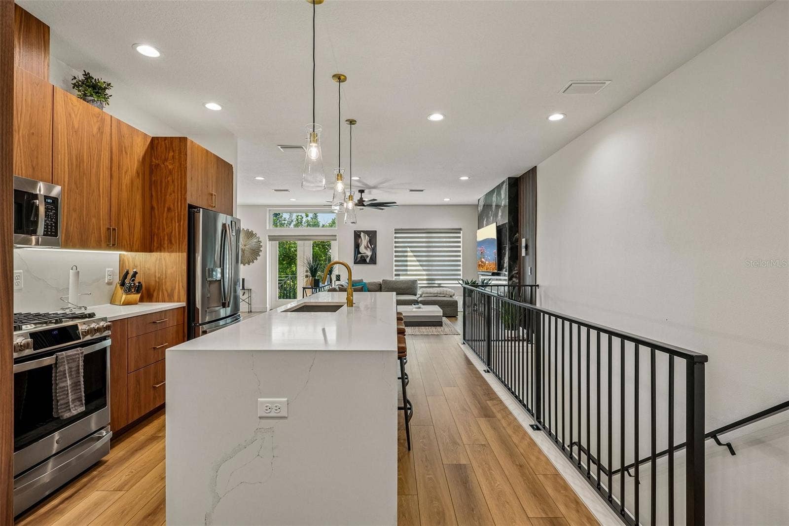 8625 5TH STREET N, St Petersburg, FL 33702 8625 5TH STREET N, St Petersburg, FL 33702
