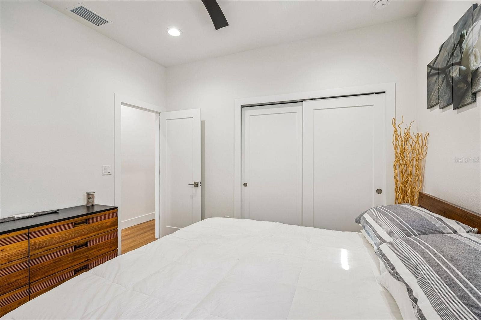 8625 5TH STREET N, St Petersburg, FL 33702 8625 5TH STREET N, St Petersburg, FL 33702