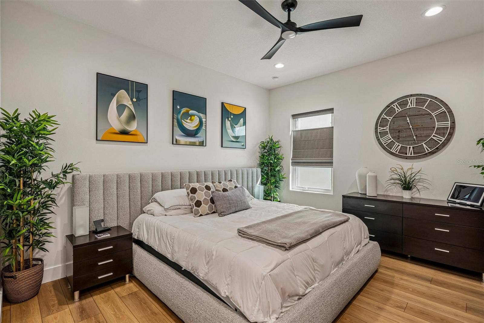 8625 5TH STREET N, St Petersburg, FL 33702 8625 5TH STREET N, St Petersburg, FL 33702