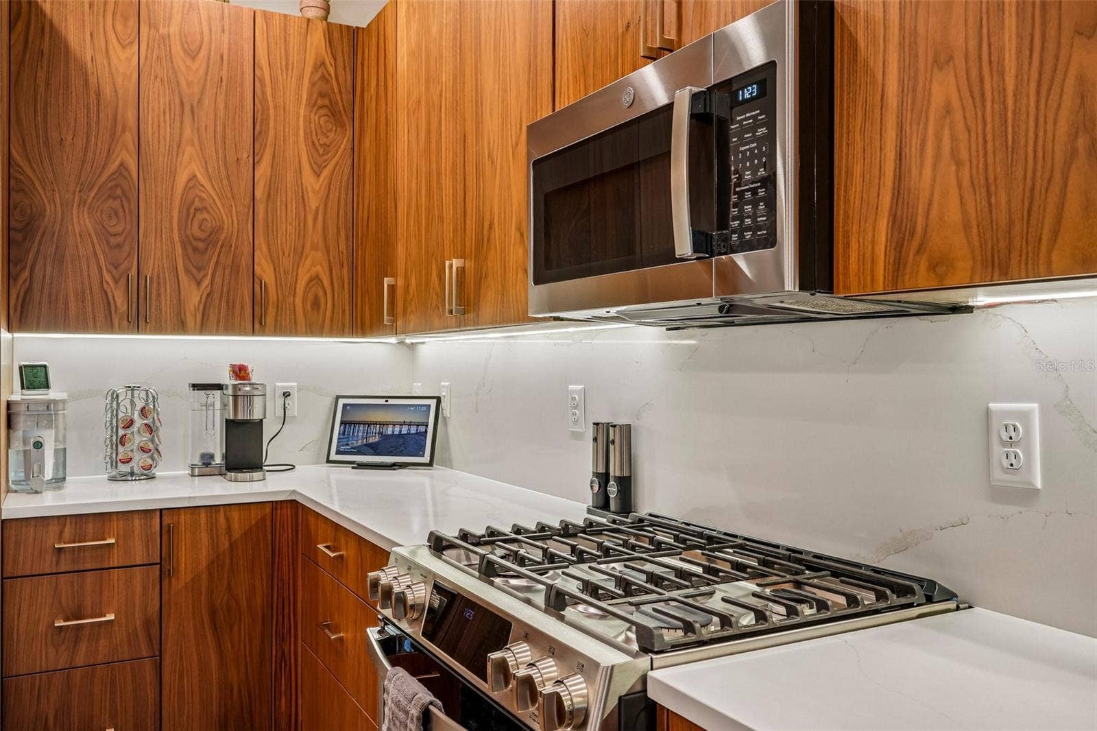 8625 5TH STREET N, St Petersburg, FL 33702 8625 5TH STREET N, St Petersburg, FL 33702
