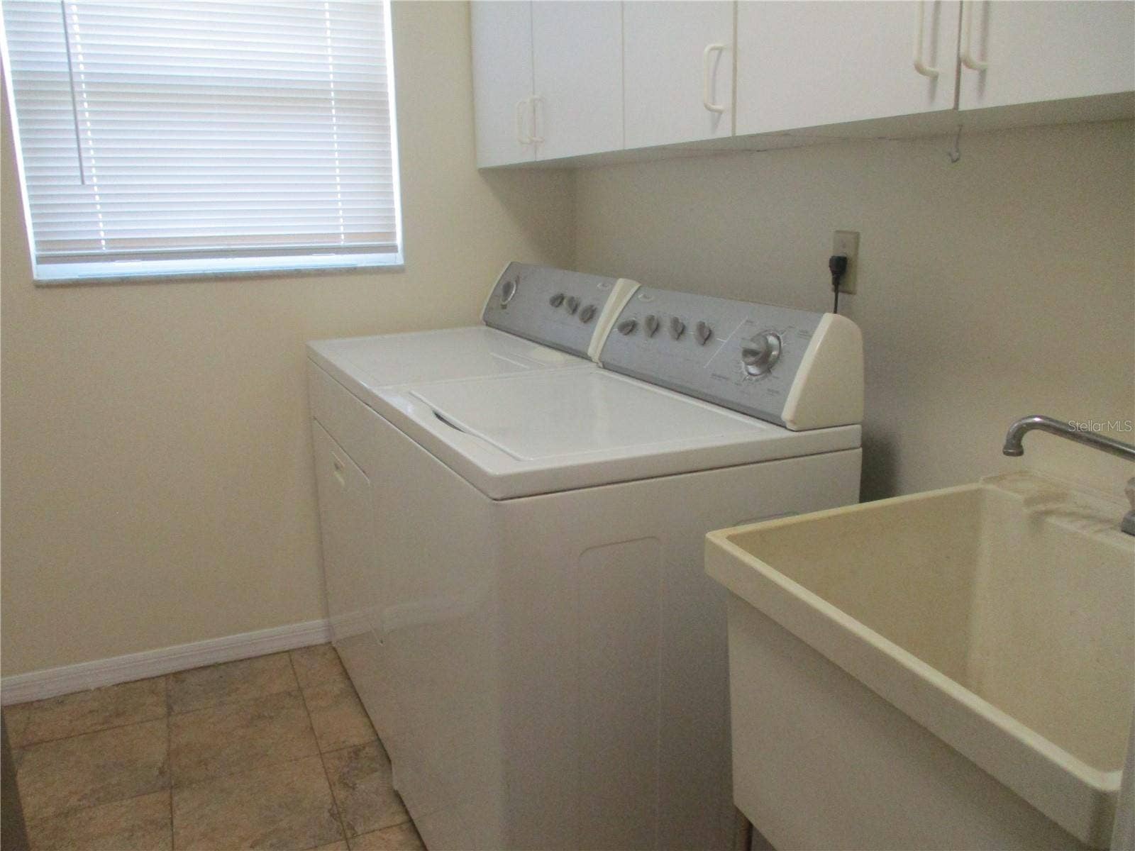 1703 CLOISTER DRIVE, Sun City Center, FL 33573 laundry room