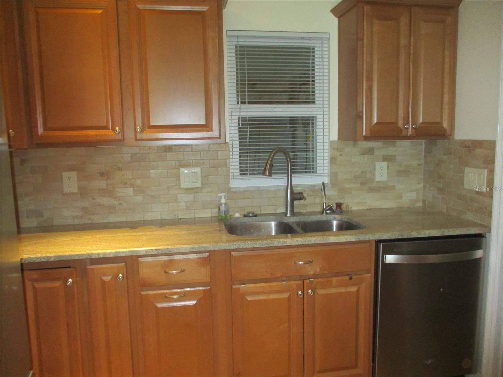 1703 CLOISTER DRIVE, Sun City Center, FL 33573 kitchen
