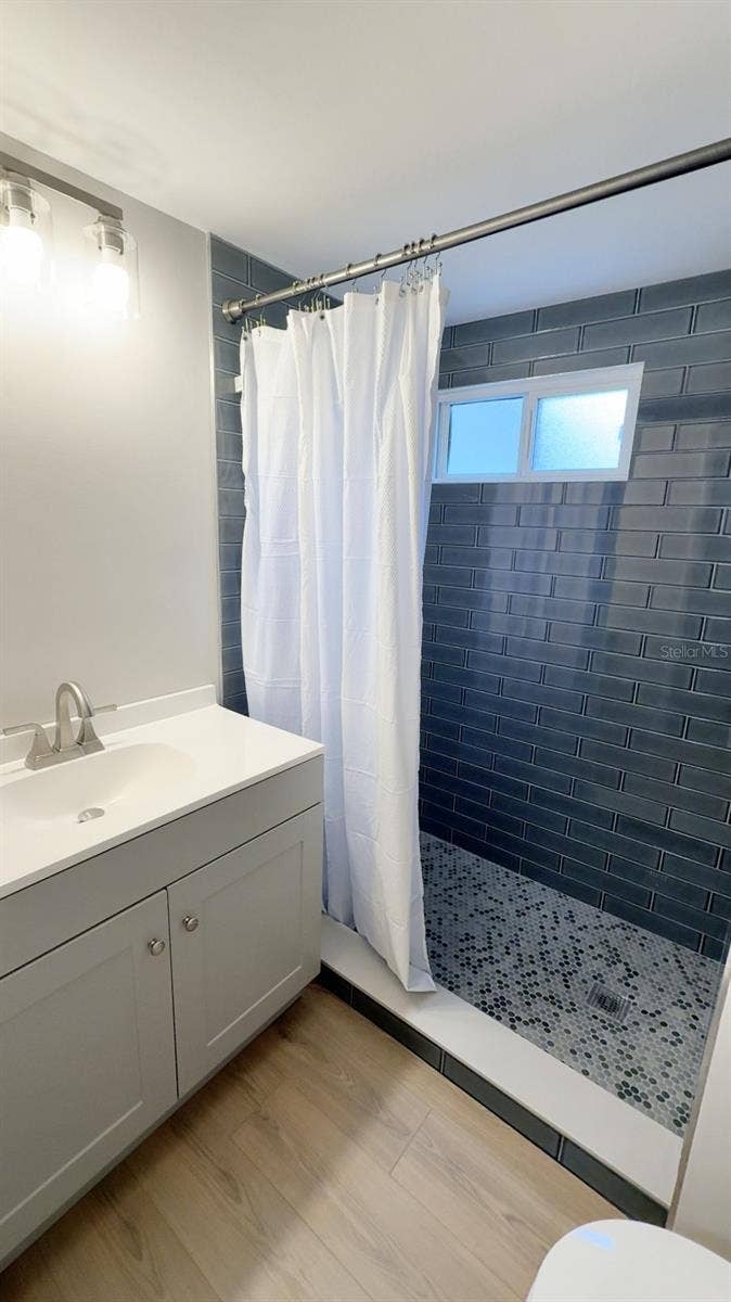 7173 MOUNT BRISTOL BOULEVARD NE, #458, St Petersburg, FL 33702 Primary bath