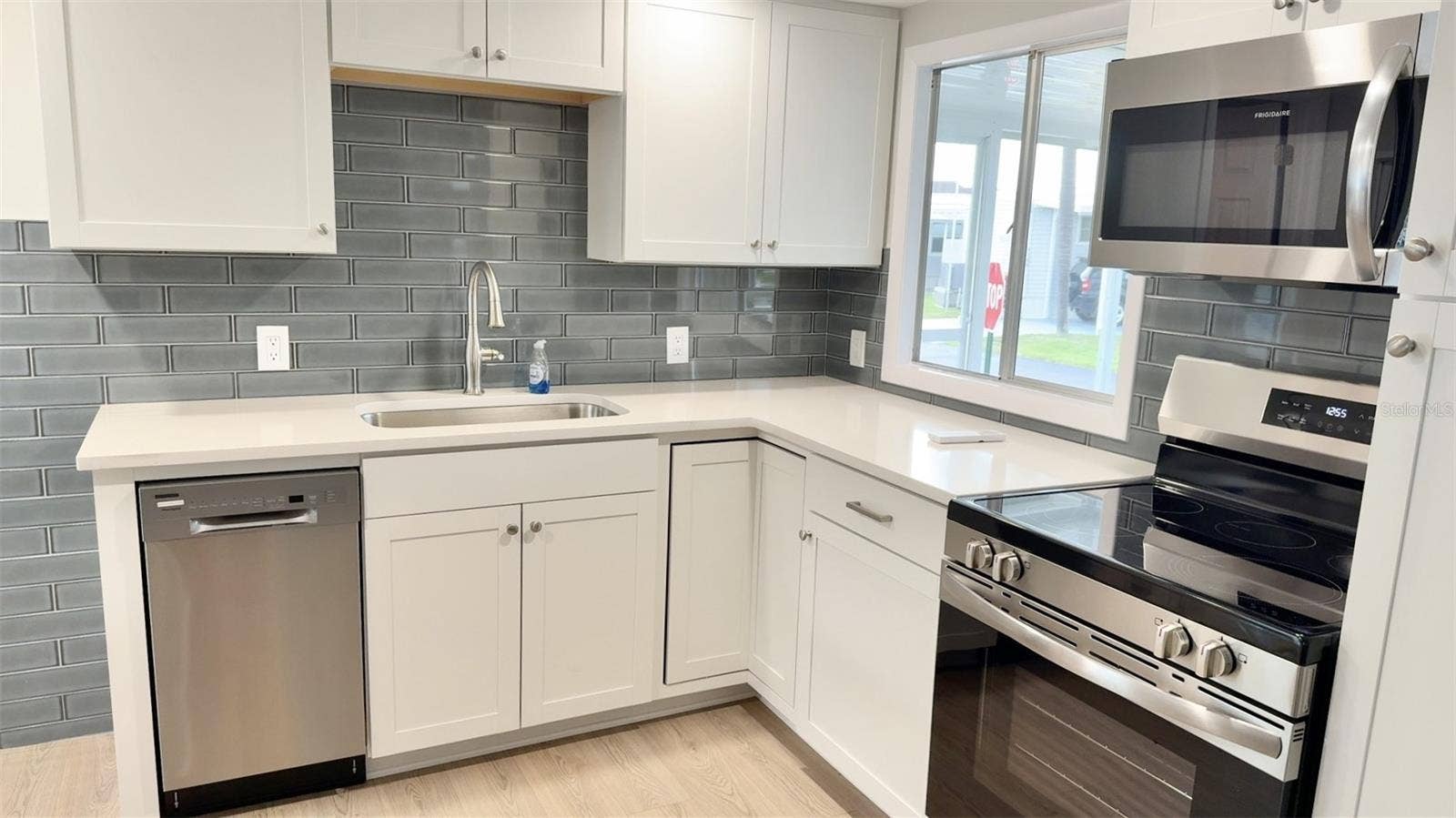 7173 MOUNT BRISTOL BOULEVARD NE, #458, St Petersburg, FL 33702 Beautiful kitchen