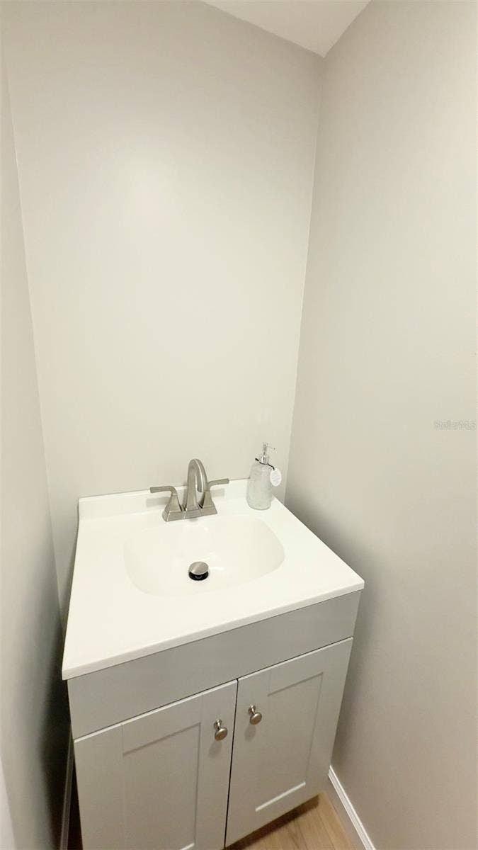 7173 MOUNT BRISTOL BOULEVARD NE, #458, St Petersburg, FL 33702 Guest bath