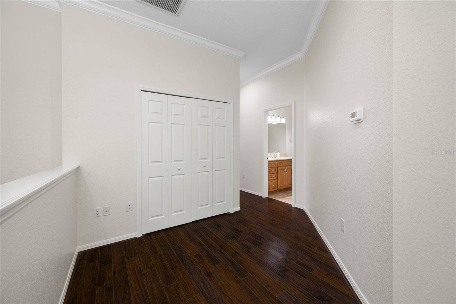 Upstairs Loft - Great For Open Office Concept!