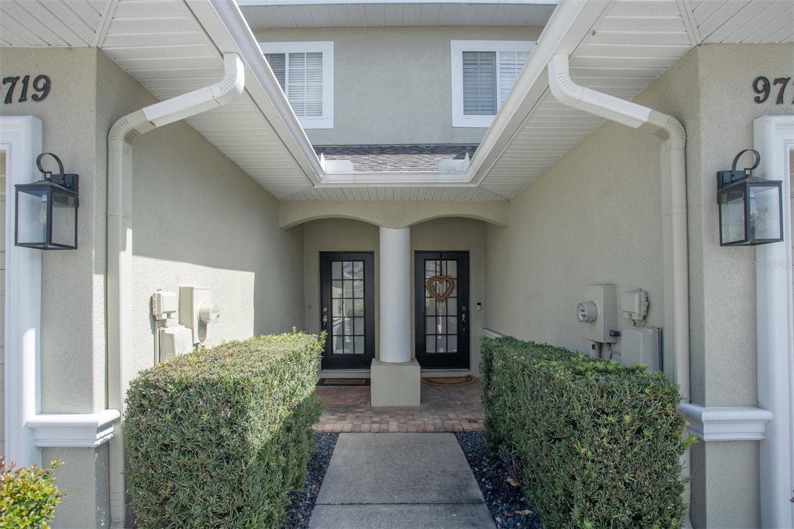 Covered Front Entry w/Pavers!
