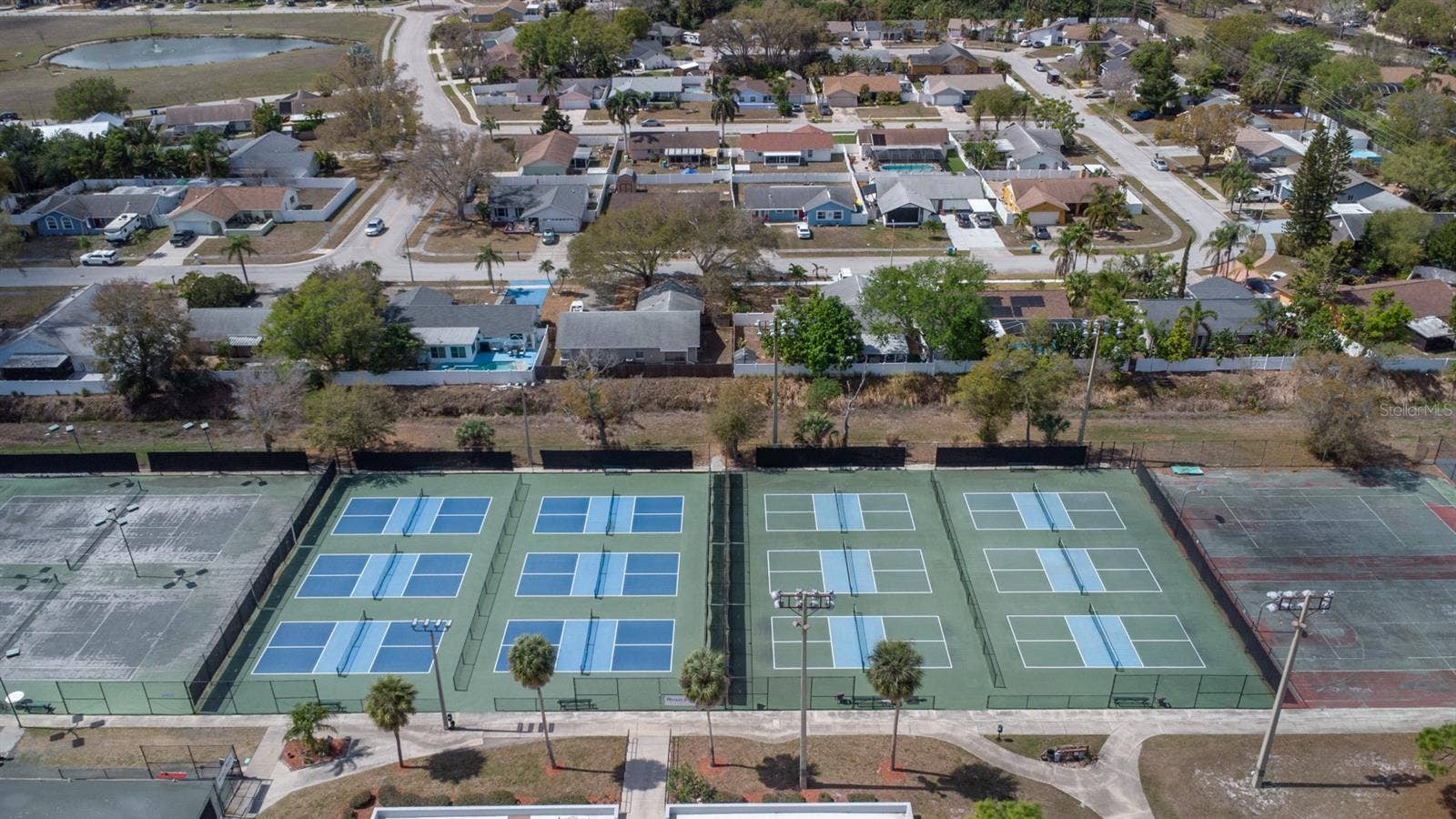 Lots of Pickleball Courts in Bardmoor!