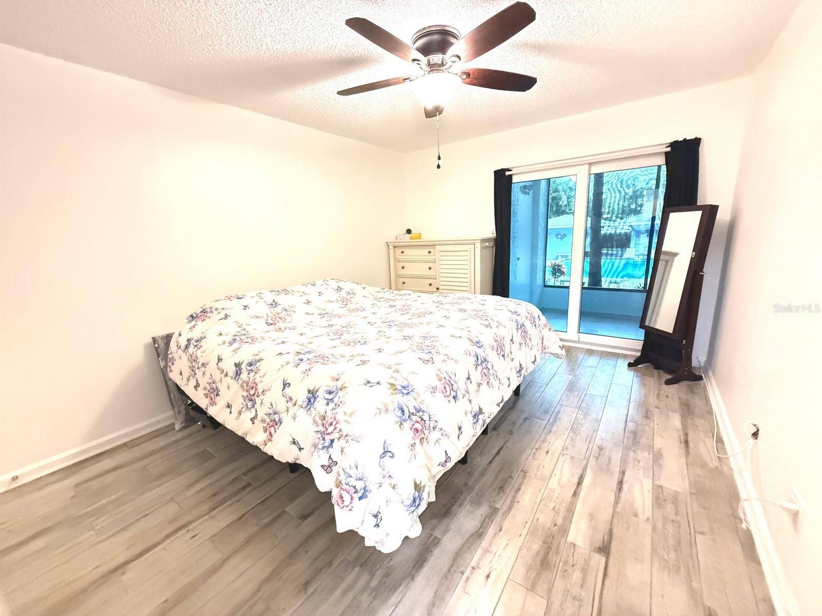 215 VALENCIA BOULEVARD, #107, Belleair Bluffs, FL 33770 HUGE Bedroom
